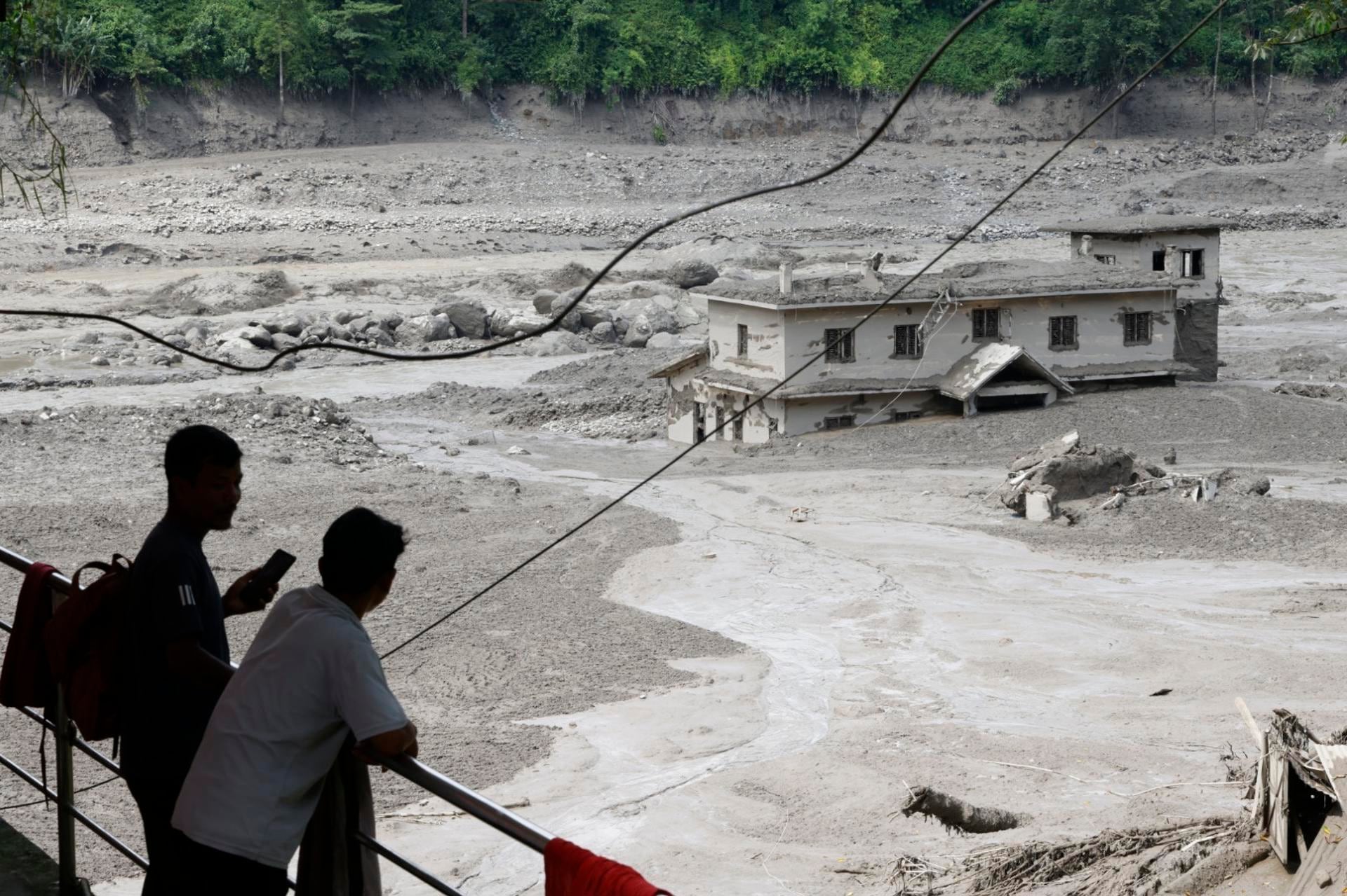(EFE/EPA/NARENDRA SHRESTHA).