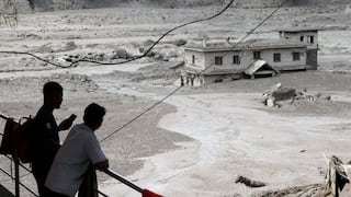 Riada en Nepal: Casi 600 muertos, 2.500 desaparecidos y China retoma labores de rescate