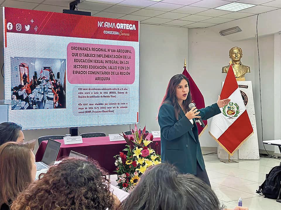 Consejera regional de Arequipa, Norma Ortega, promovió normal en el Consejo Regional. Foto: GEC.