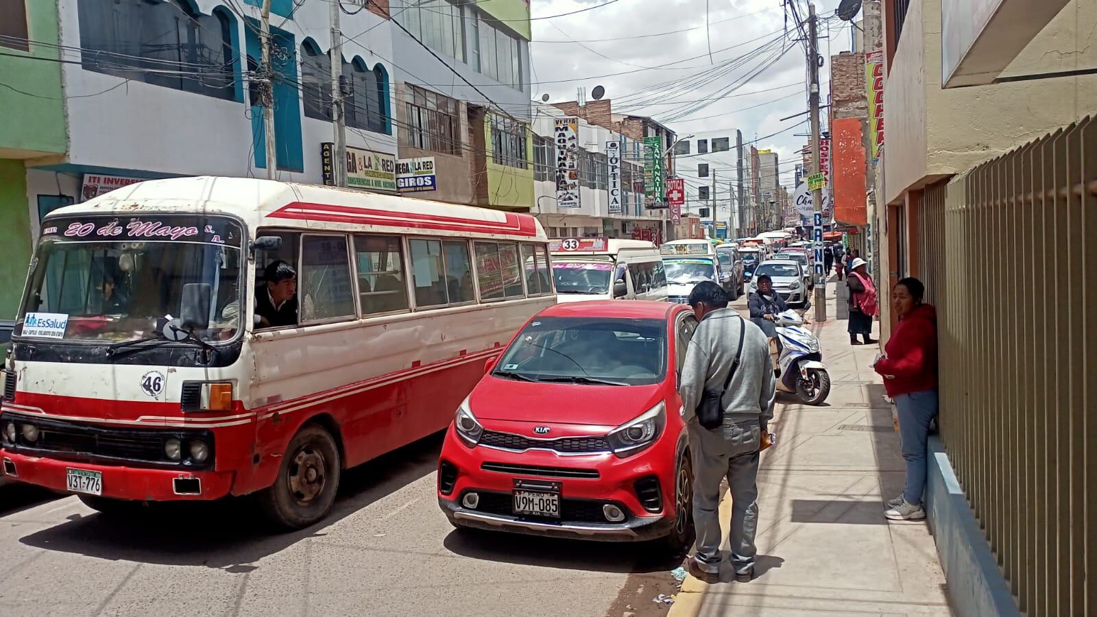 El dirigente de los transportistas, Fidel Salas, ante los medios locales, refirió que en ese lapso de tiempo no habrá servicio de transporte urbano en la ciudad de Juliaca y San Miguel, por lo que pidió a los usuarios tomar sus previsiones.