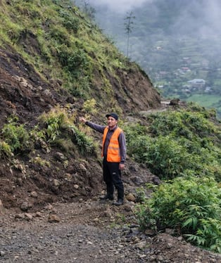 Huancavelica: Deslizamiento interrumpe vía vecinal en Cochabamba por intensas lluvias