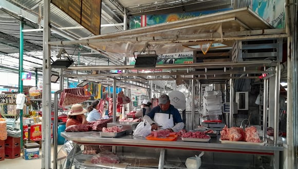 Correo consultó con los comerciantes del Avelino los diferentes precios de productos. (Foto: Yorch Huamaní)