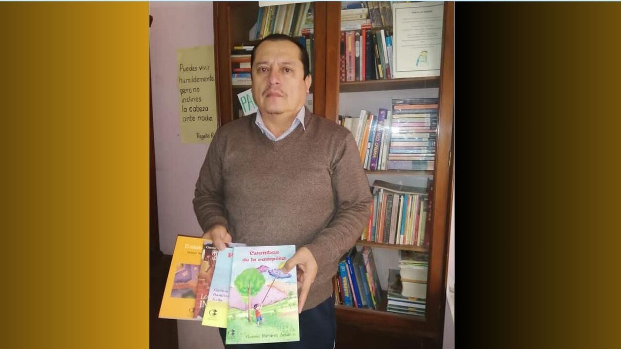 Los Intrusos de Gerson Ramírez ofrece una constante autorrealización de los personajes en un mundo que perciben cada vez más enajenado; los personajes pertenecen a distintos ámbitos sociales, pero en todos ellos existe la constante y particular lucha.