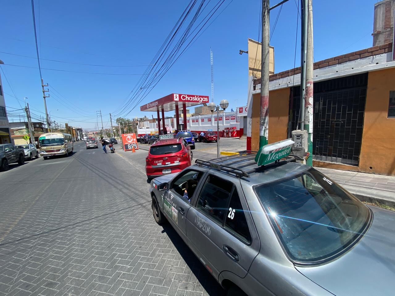Largas colas por combustible en Arequipa. (Foto: GEC)
