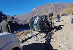 Puno: Tres fallecidos y varios heridos tras la caída de una camioneta a un abismo