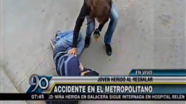 Joven cayó en las vías del Metropolitano y quedó tendido en la pista (VIDEO)