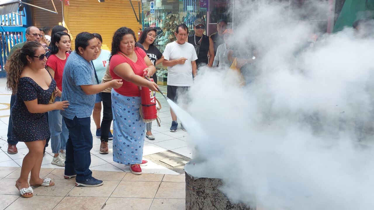 Se les instruyó en primeros auxilios, uso de extintores, entre otros temas. Las capacitaciones se replicarán en los demás establecimientos comerciales de la ciudad.