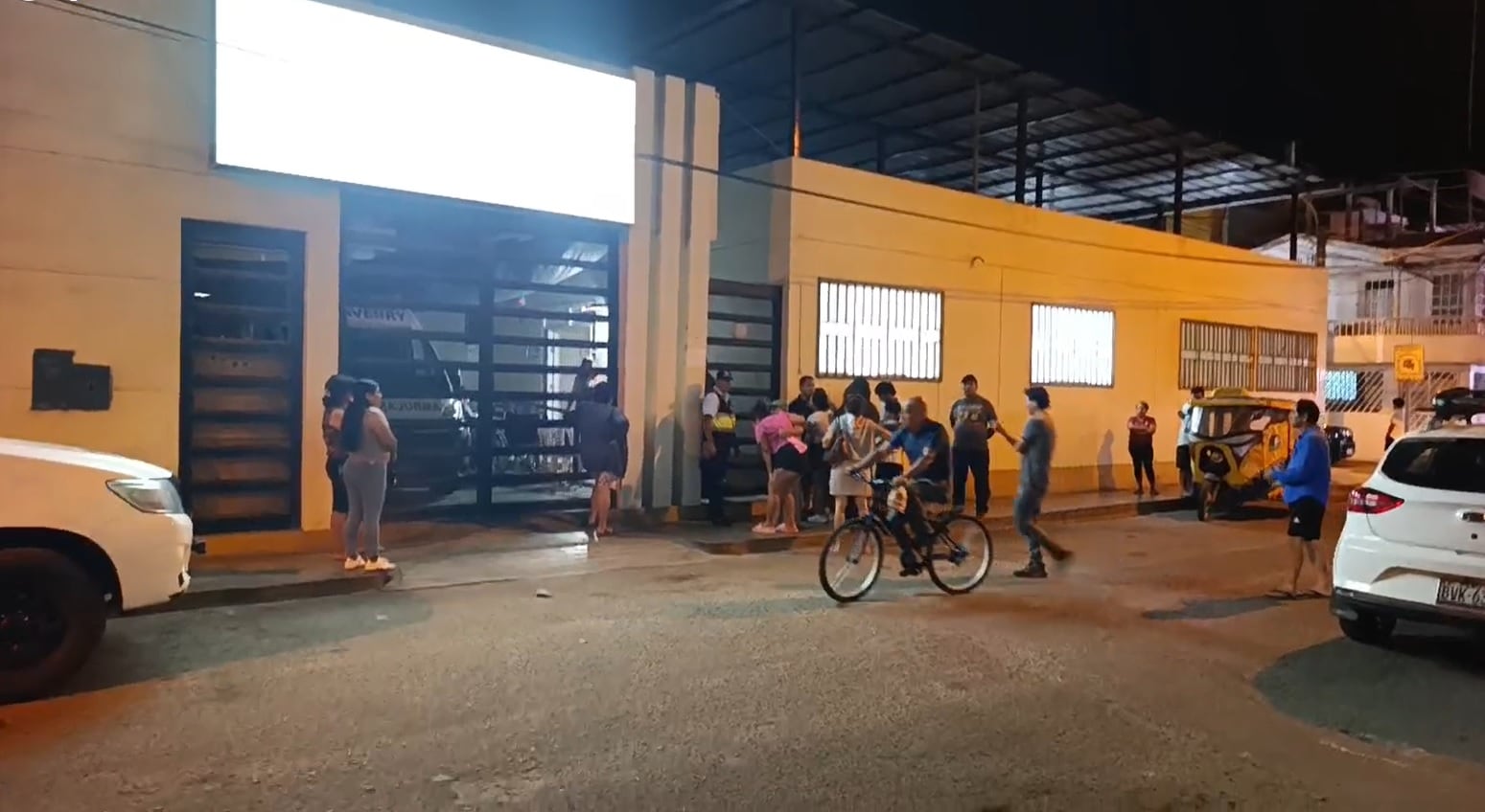 Dos adolescentes se salvan tras ser arrastradas por la corriente marina. Reciben atención médica en Centro de Salud Materno Infantil Salaverry.