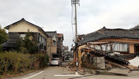 El terremoto en Japón causó daños en las construcciones y generó una alerta de tsunami. (Photo by Yusuke FUKUHARA / Yomiuri Shimbun / AFP)