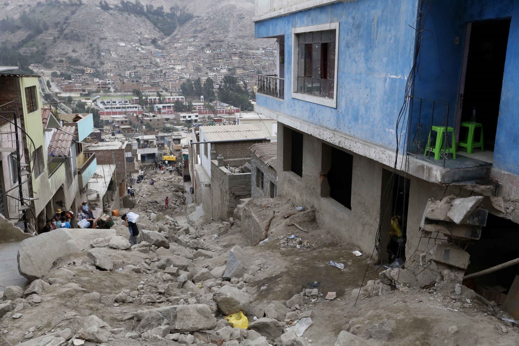 El Decreto Supremo N.º 016-2026-VIVIENDA, publicado en El Peruano, establece que el Ministerio de Vivienda deberá aprobar una estrategia sectorial en un plazo máximo de 60 días hábiles, cuya ejecución durará seis meses. La medida busca atender problemas de acceso a viviendas adecuadas y servicios de agua potable y saneamiento. (Foto referencial: Andina)