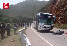 Jóvenes de 17 y 18 años fallecen al estrellar su motocicleta contra bus en Cusco