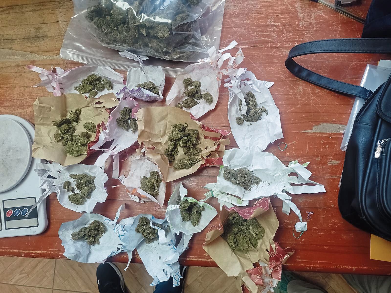 Chica vendía marihuana tipo delivery en Huancayo