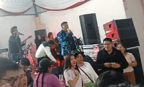 Policías se infiltran en bautizo y capturan a cantante tras concierto en Chupaca