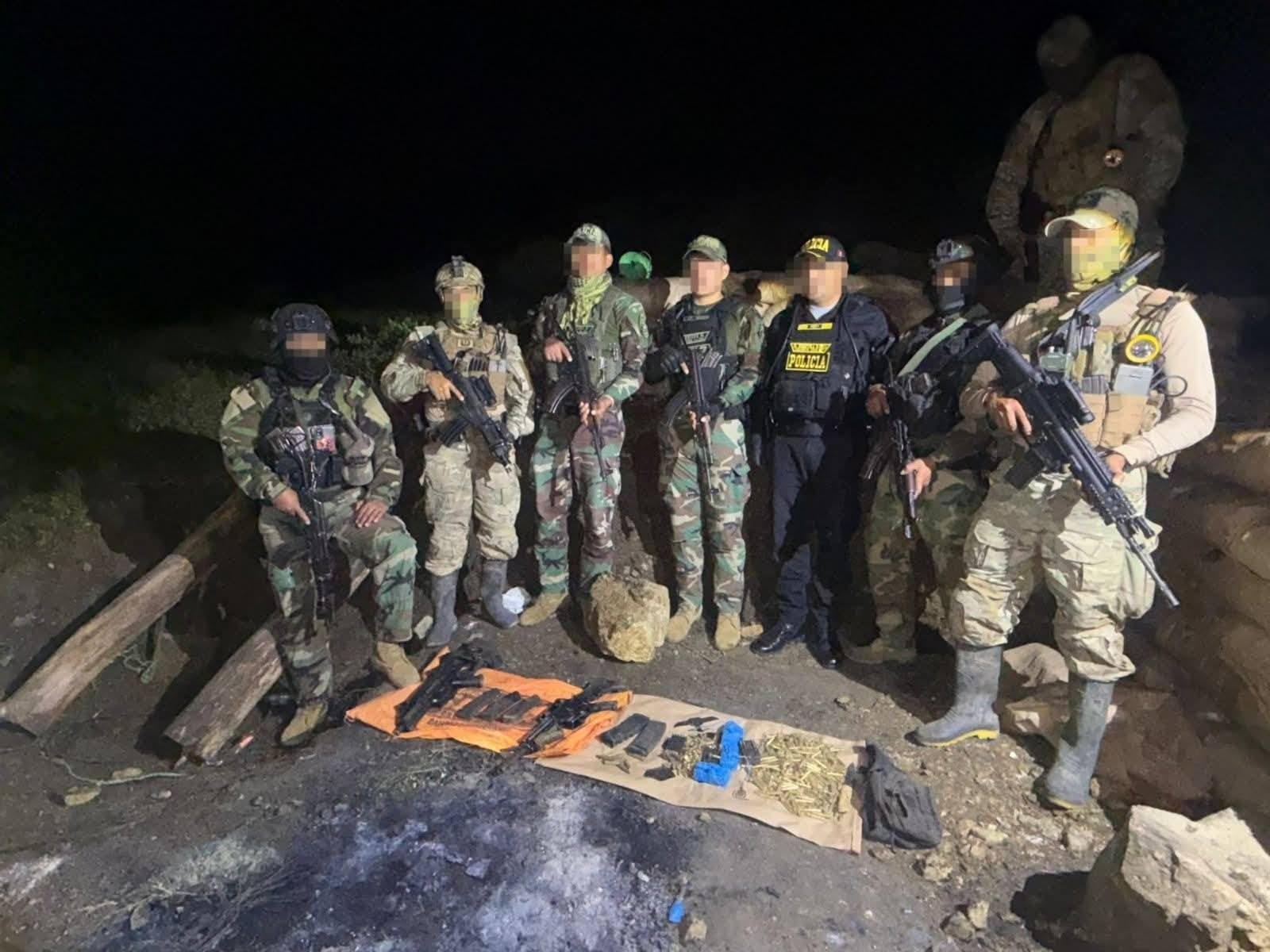 Según versión policial, se realizaba un rastrillaje por la zona cuando de pronto fueron atacados a balazos. Militares y policías repelieron el fuego enemigo y avanzaron mediante maniobras de cerco y control.