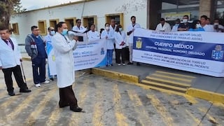 Pacientes afectados por reinicio de huelga indefinida de médicos en Arequipa