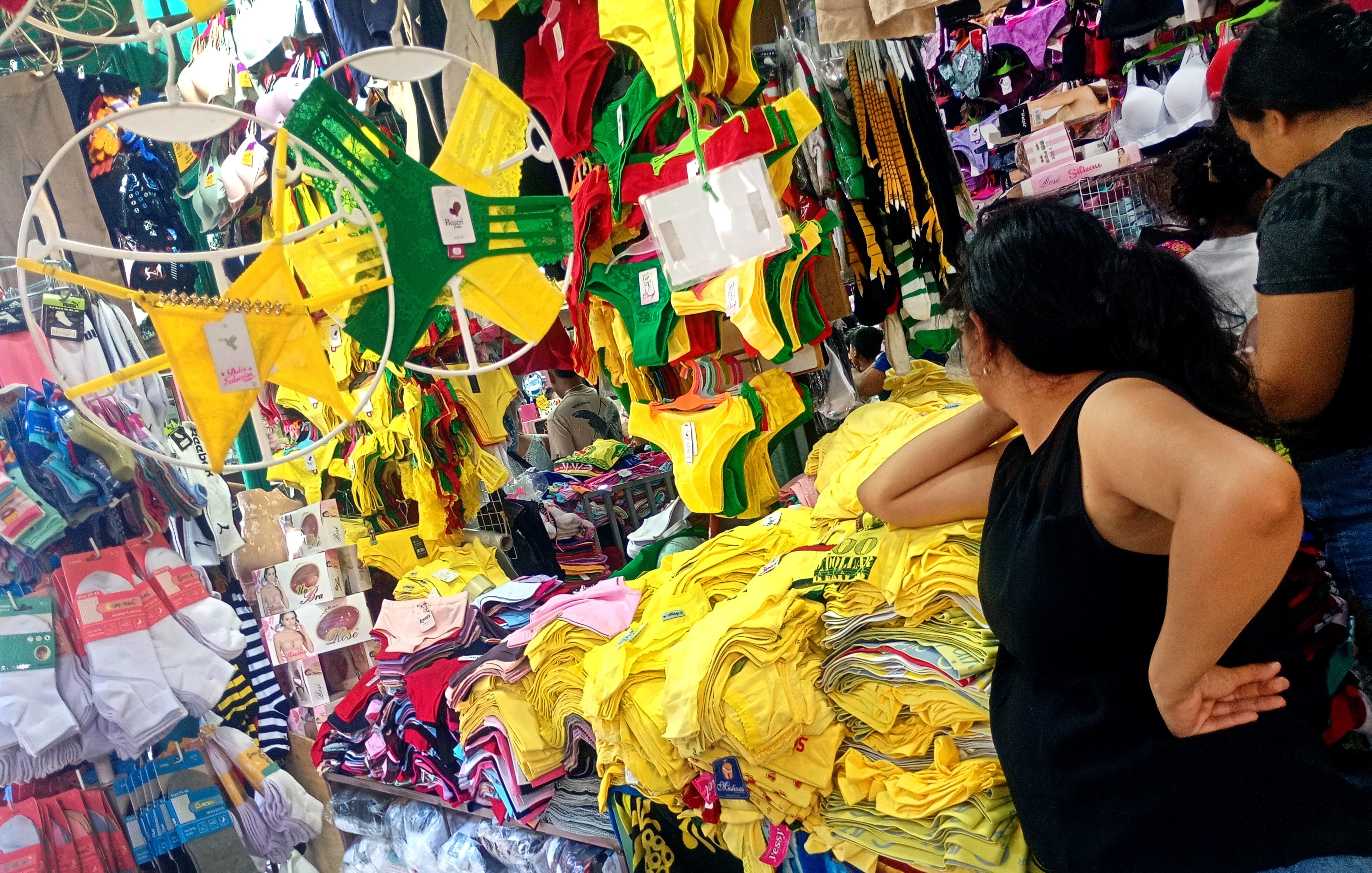 Las prendas de color amarillo son las preferidas para atraer la buena suerte y dinero.