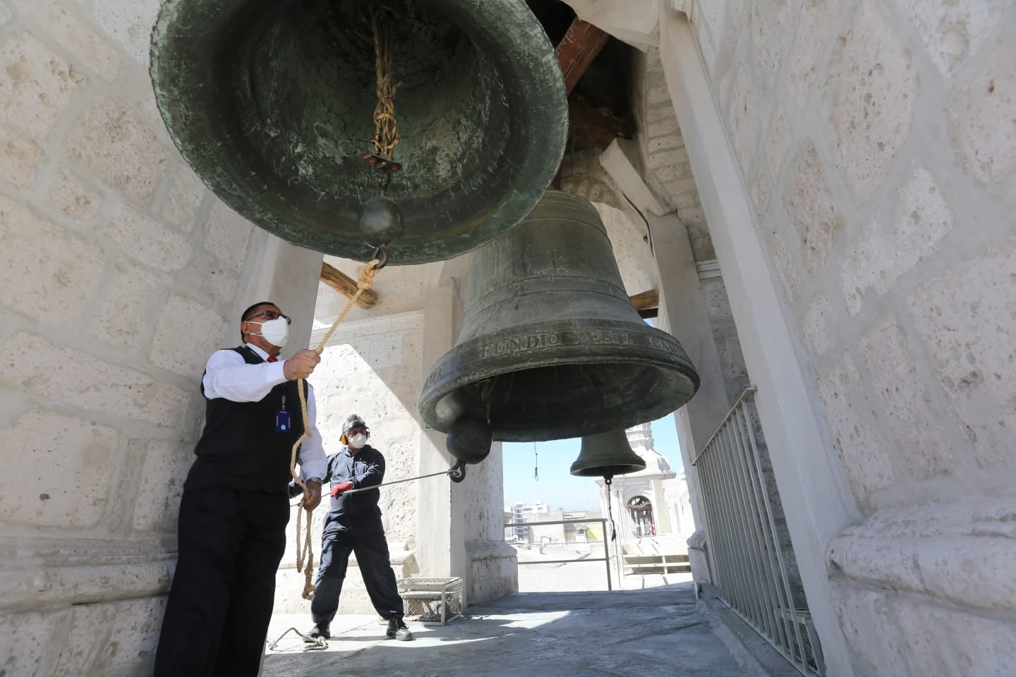 Repique de campanas sonó en la Catedral de Arequipa| Foto: Leonardo Cuito