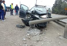 Lima: Poste cae sobre vehículo y provoca fuerte congestión vehicular en vía Evitamiento