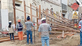 Casona del centro histórico de Piura a punto de caer por obra de pistas y veredas