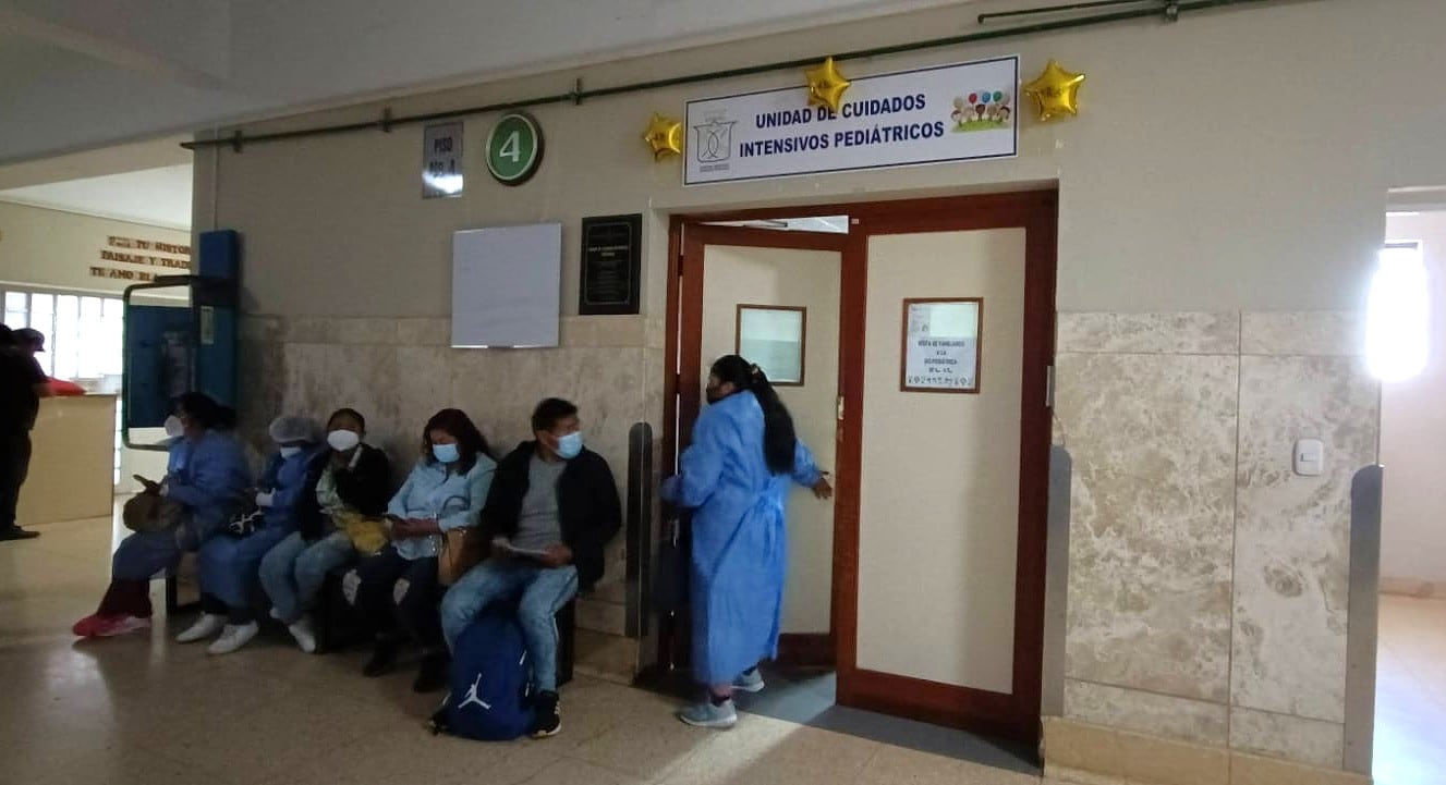 Menor de 8 años permanece en el hospital Honorio Delgado, luego de sufrir quemaduras segundo y tercer grado. (Foto: Pedro Torres/@photo.gec)
