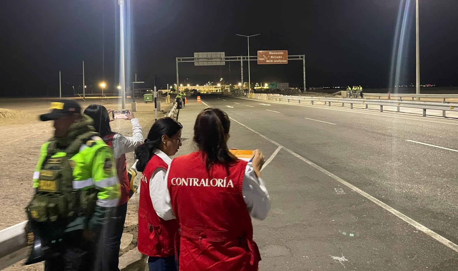 Personal de la Contraloría General en la línea de frontera con Chile