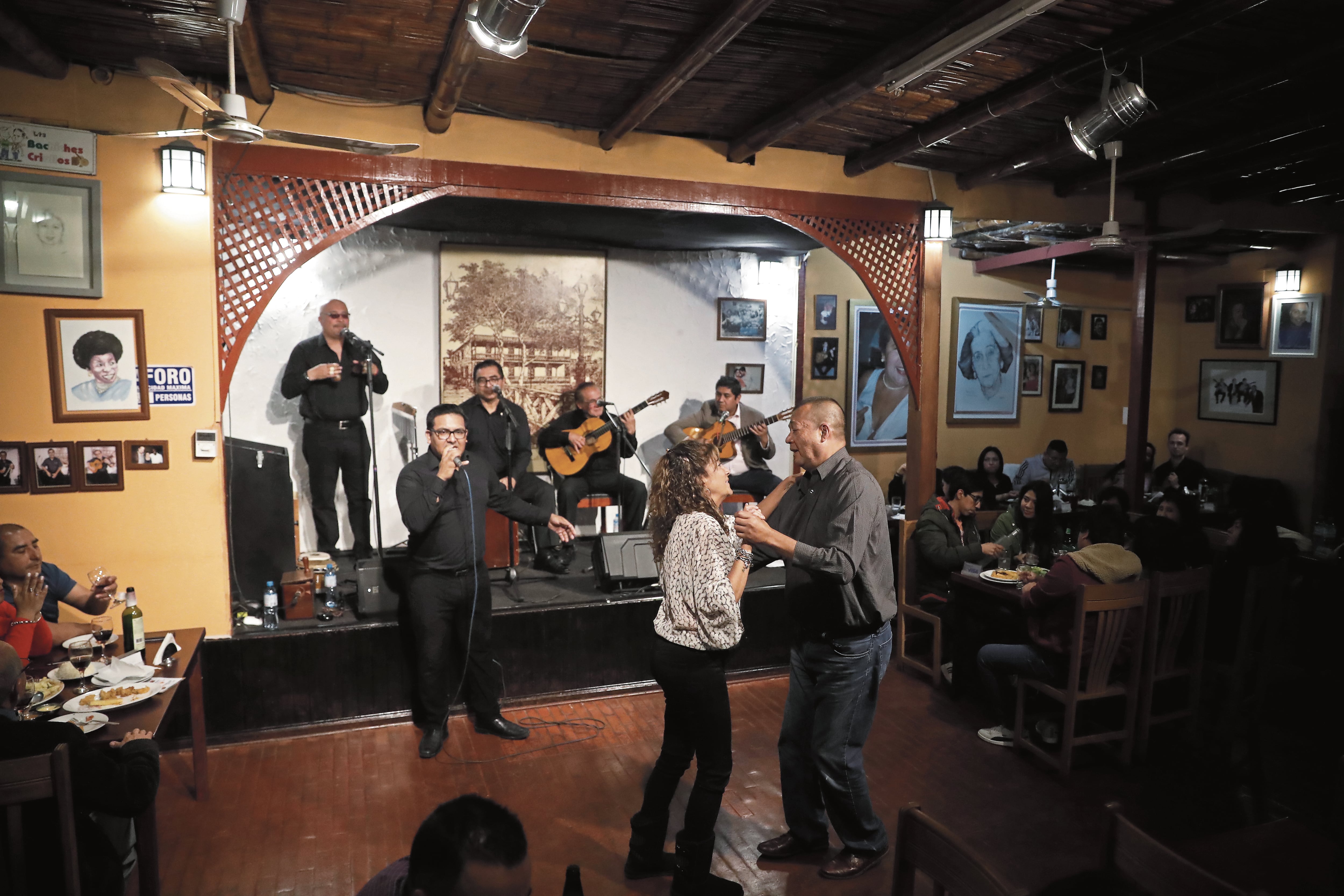 Disfruta de los sonidos que han dejado huella en la cultura peruana.