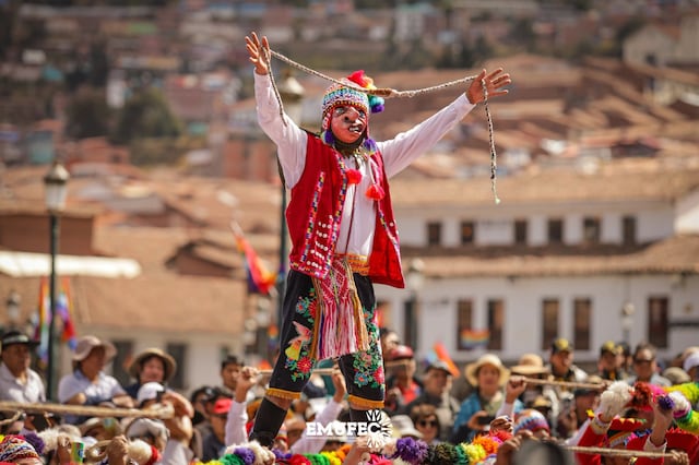 Fiestas del Cusco: Así fue el gran desfile de instituciones públicas en la plaza mayor