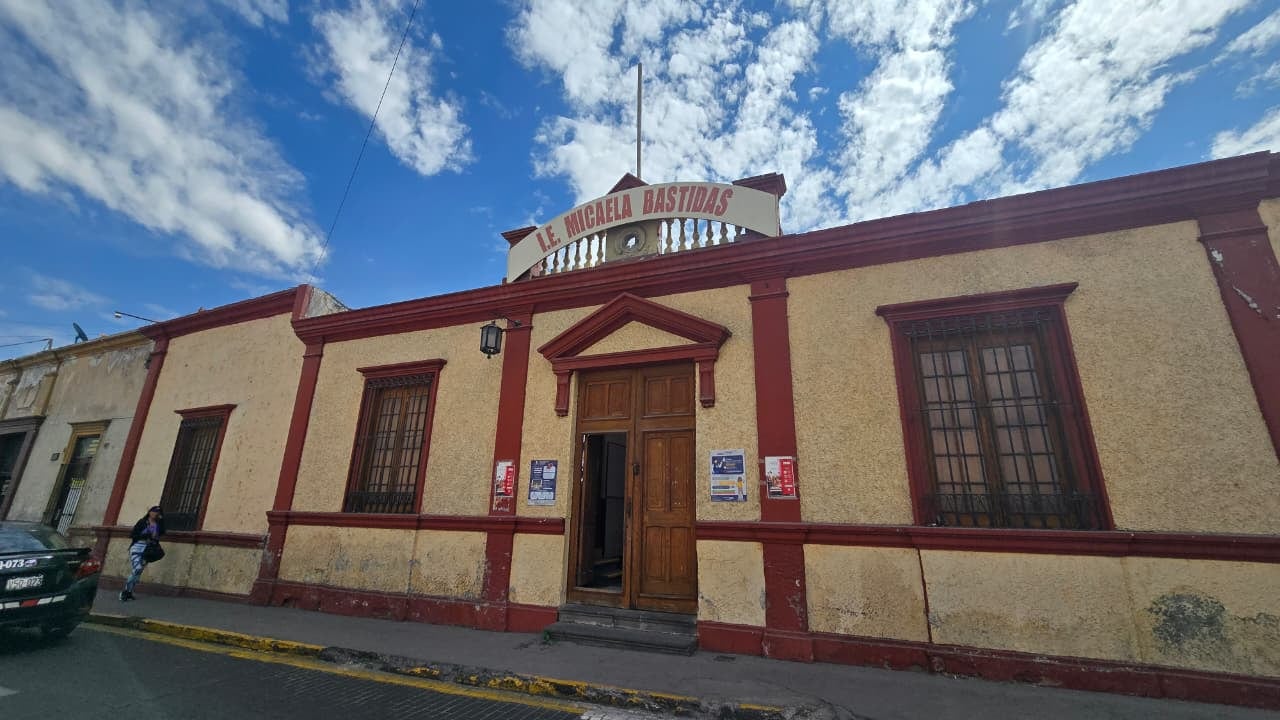 Gobierno Regional de Arequipa no aprueba expediente de Micaela Bastidas hace 4 años para construir colegio (VIDEO)