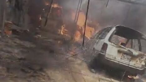 Trujillo: Incendio dejó un herido y cuatro vehículos afectados