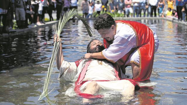 Momento bíblico del bautizo de Jesús se realizó en Jueves Santo.