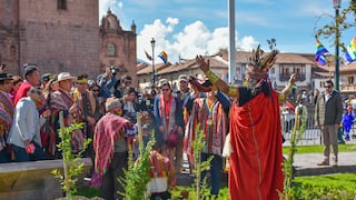 Las Fiestas del Cusco inician con una ofrenda a la Pachamama en la plaza mayor