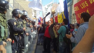 Chiclayo: Trabajadores de Agropucalá protestan en las afueras del Poder Judicial (Video)