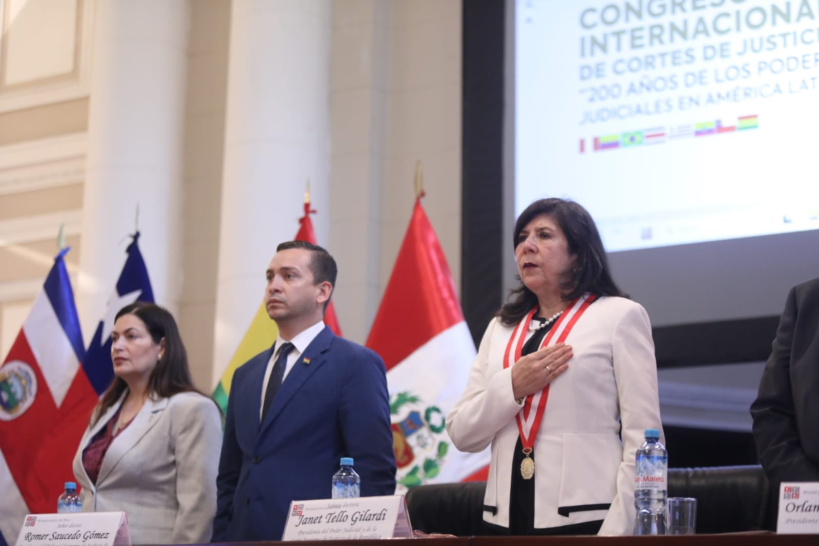 Durante el encuentro se hicieron presentes juezas y jueces supremos titulares, así como las y los magistrados provisionales que integran las diferentes salas especializadas de la Corte Suprema de Justicia.