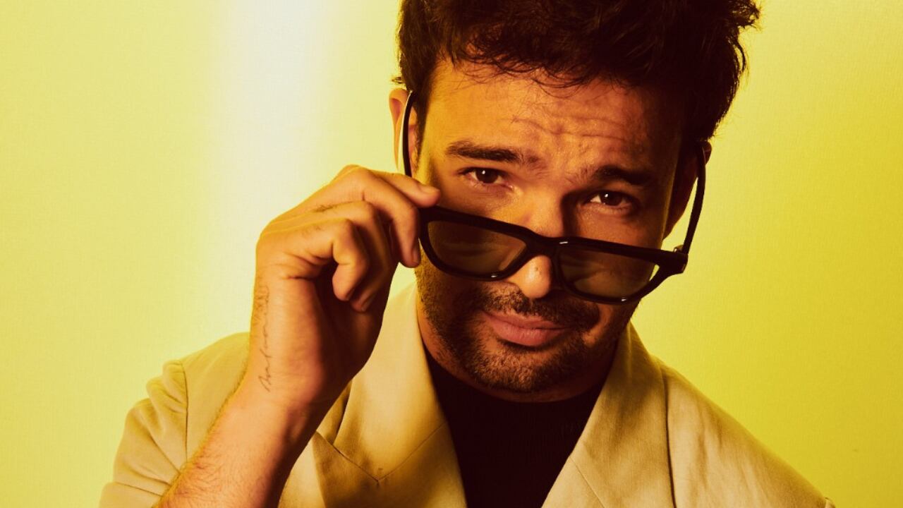 Ezio Oliva estrena nueva de canción de desamor ‘Que te vaya mal’.