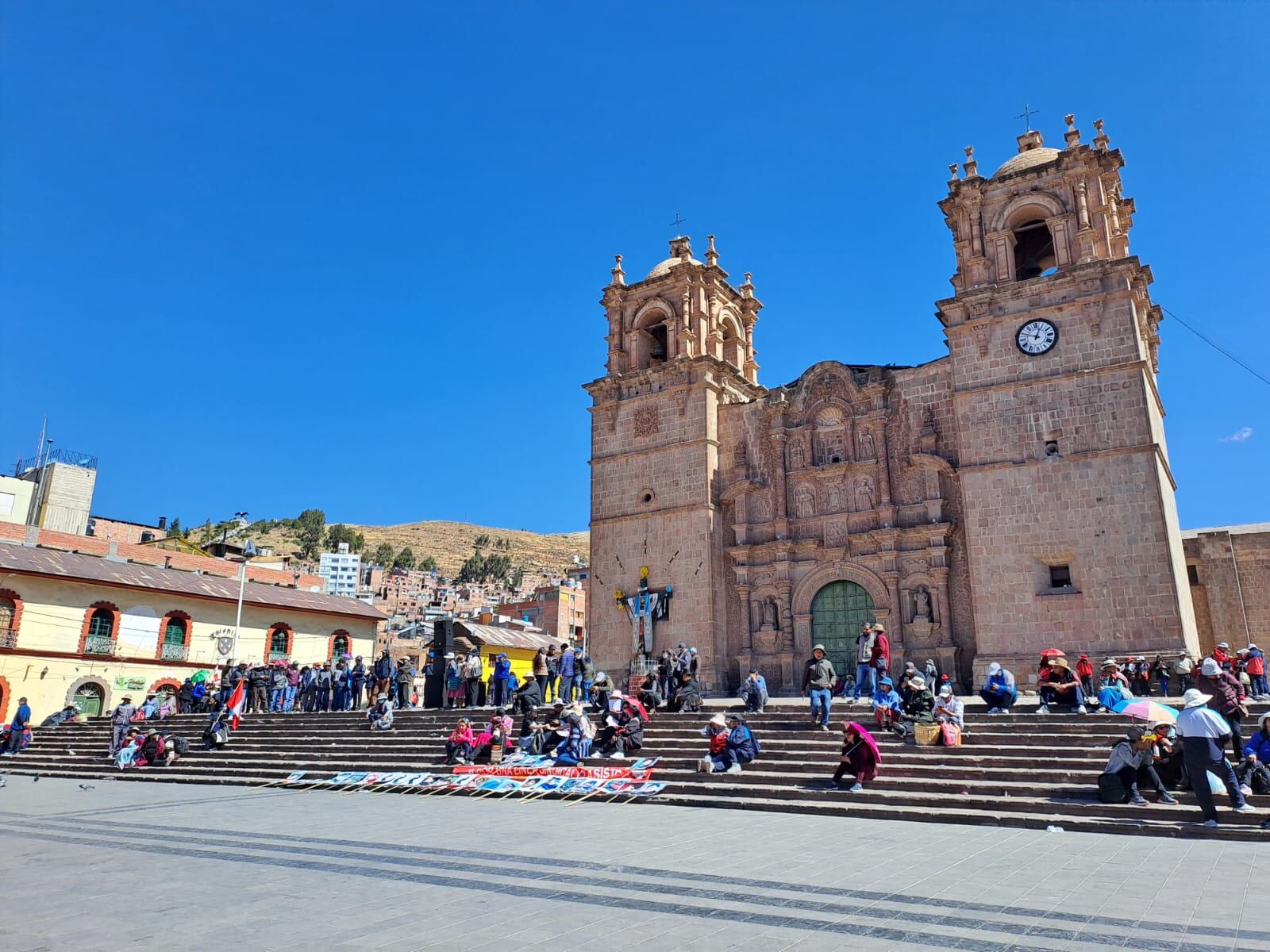 Manifestantes una vez más llegaron a la capital de la región Puno. Foto/Javier Calderón.