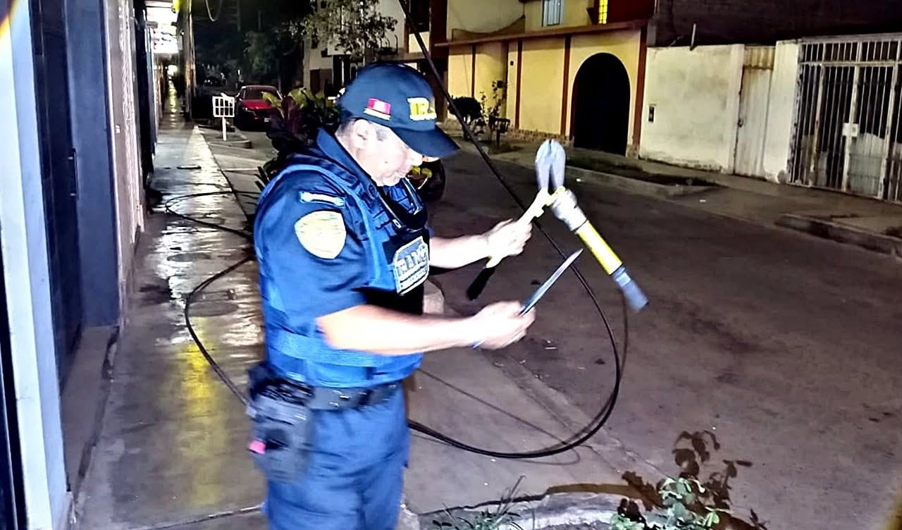 Hombre tenía herramientas de corte y los vecinos de la urbanización San Eloy dijeron que no era la primera vez que cometía esa fechoría.