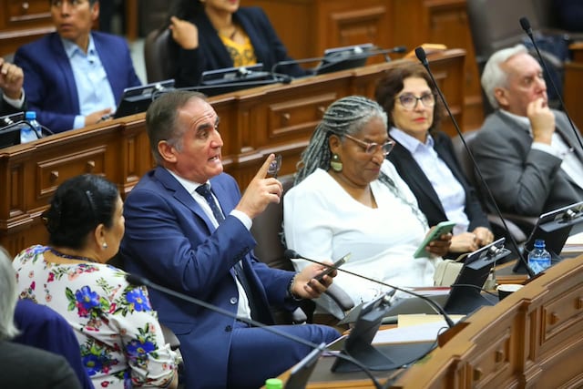 Senado aprueba con 35 votos facultades legislativas al Gobierno por 90 días (Foto: Antonio Melgarejo/GEC)