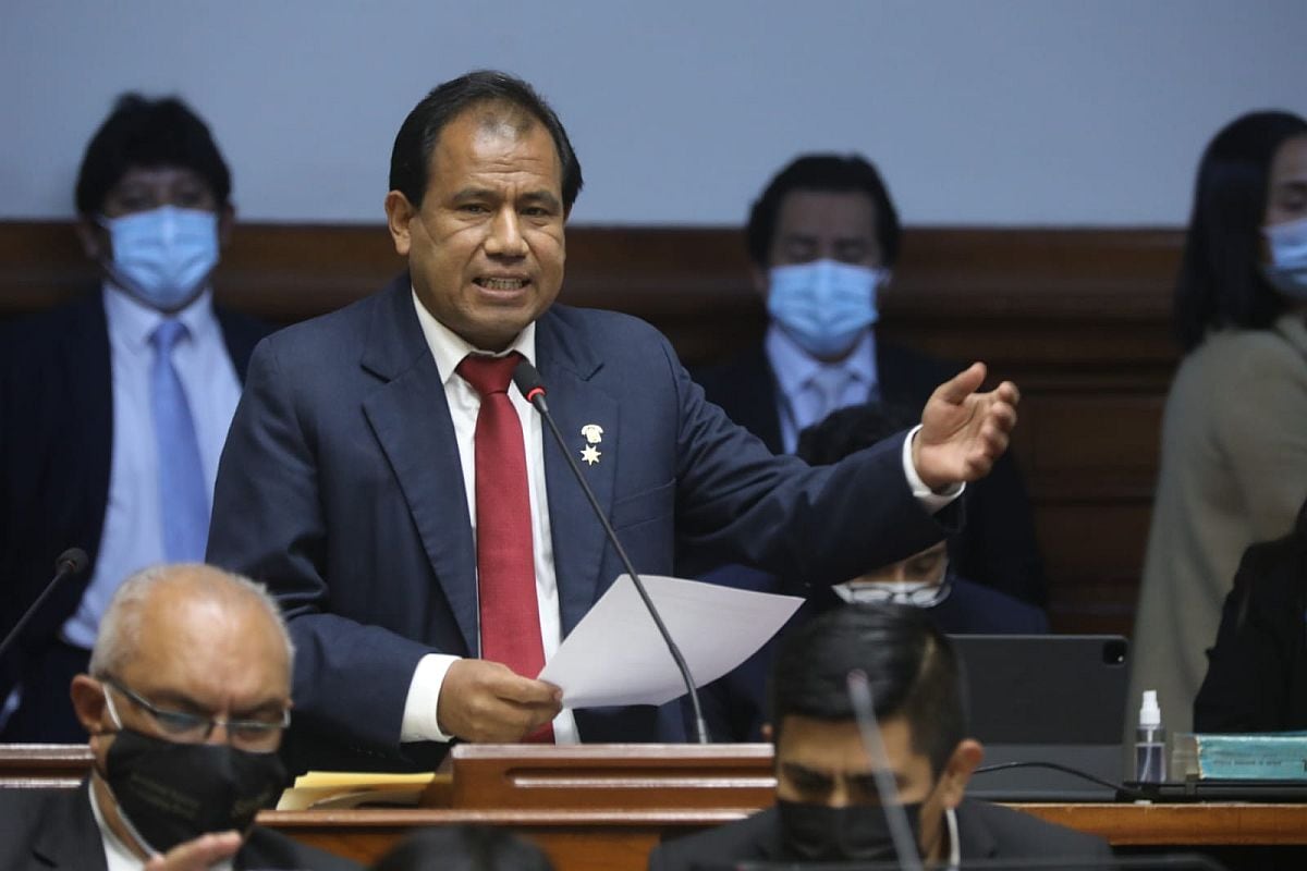 Edgar Tello y su esposa viajaron juntos a Alemania en febrero pasado. (Foto: Congreso)