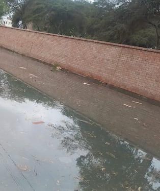 Ica: colapso de desagüe inunda vía a Huacachina y genera preocupación