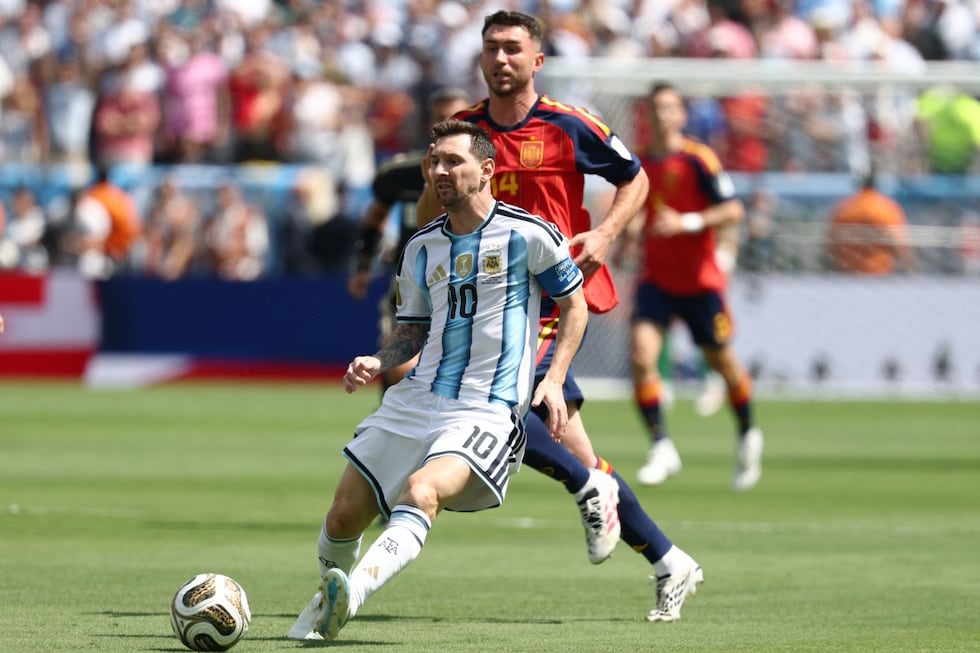 Messi lideró a la Albiceleste frente a una España
