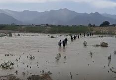 Escolares arriesgan sus vidas cruzando río para llegar a clases en La Libertad