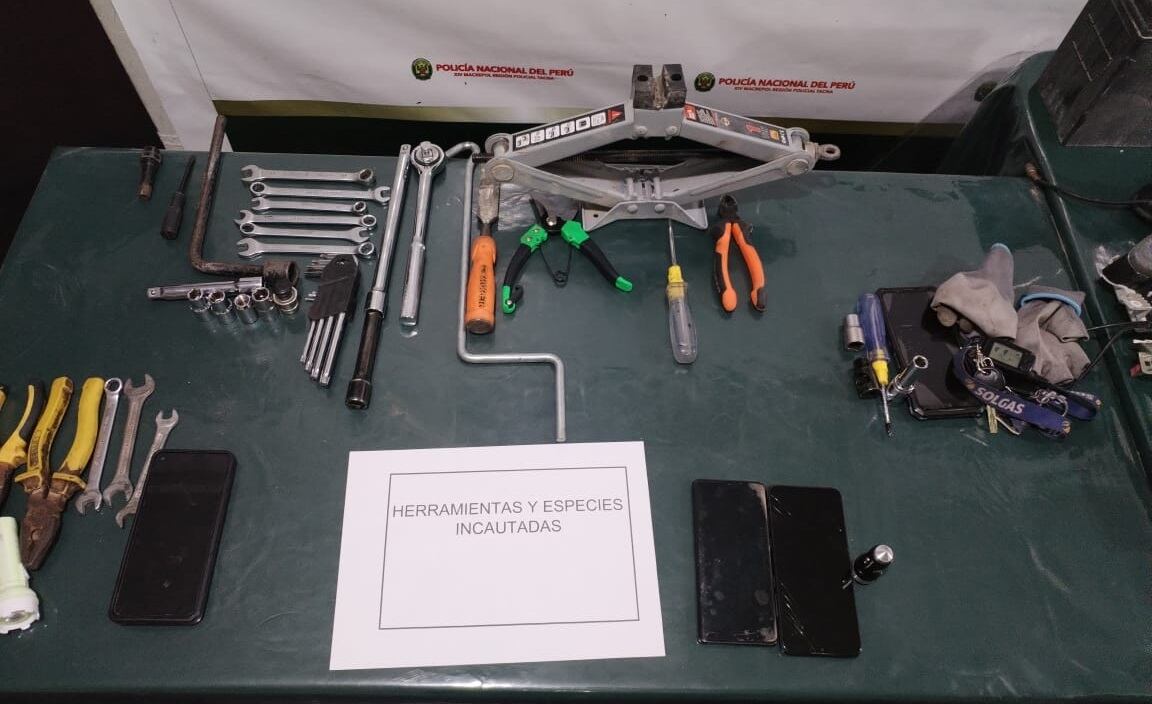 Juego de llaves, desarmadores y otros instrumentos de la banda delictiva