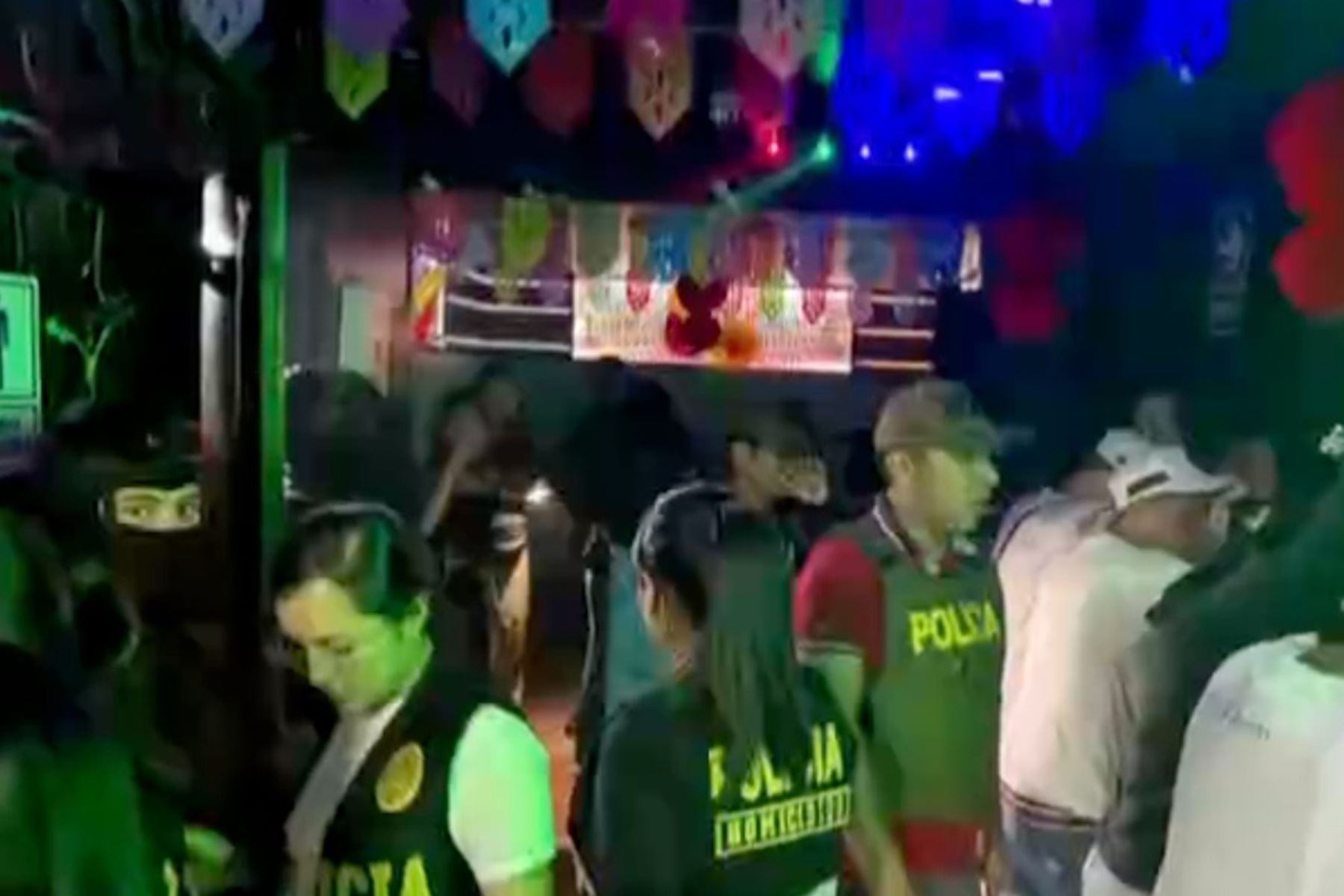 Un operativo policial realizado la madrugada de este jueves en San Juan de Lurigancho permitió intervenir una vivienda que aparentaba ser un restaurante, pero que funcionaría como centro de reunión de presuntos remanentes del Tren de Aragua. (Imagen: Andina)