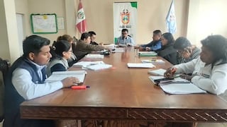 Chincha: regidores confrontan a edil William Sánchez por puerta cerrada en sesión