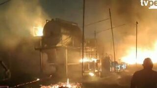 Incendio de gran magnitud consume fábrica de colchones en Lurigancho-Chosica