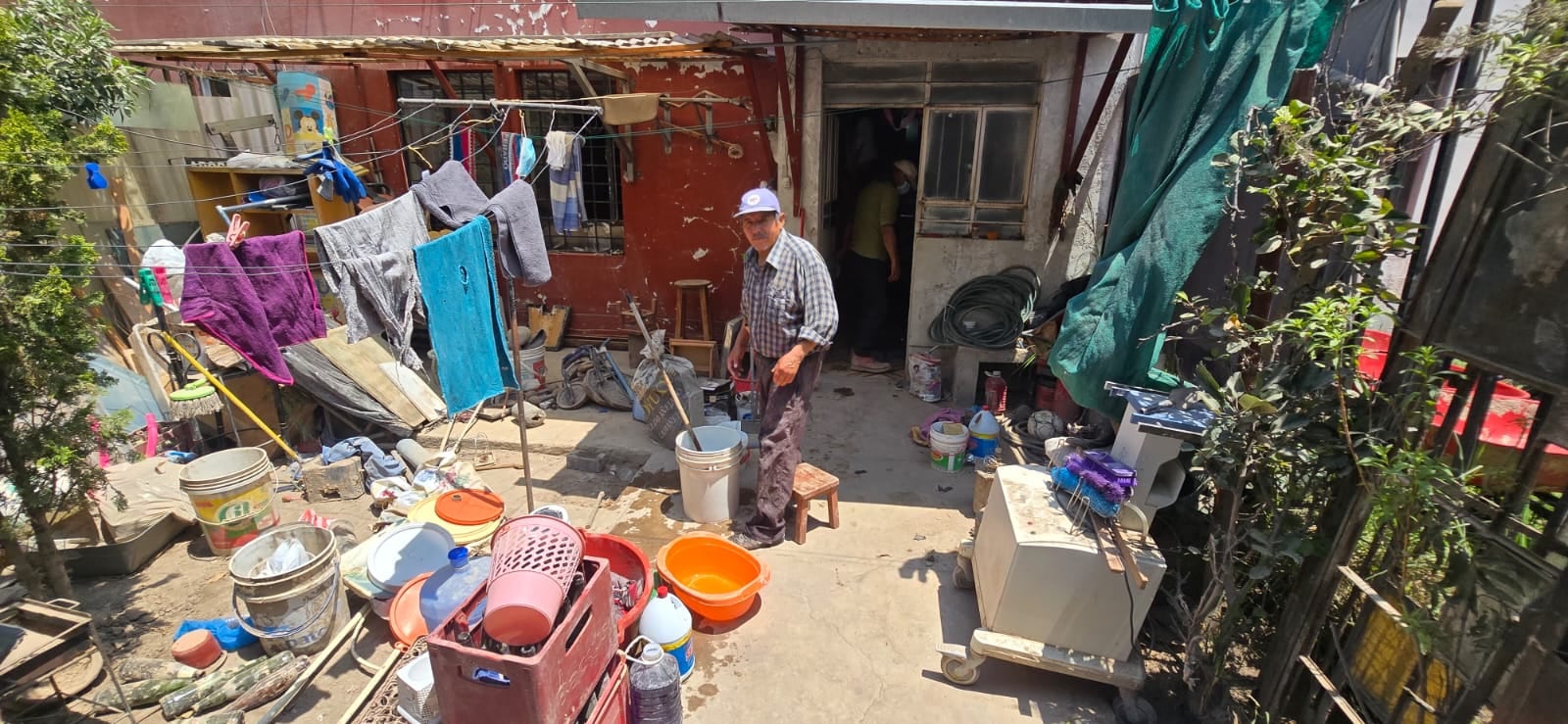 Vecinos del complejo habitacional Flora Tristán (Arequipa) claman más apoyo tras huaico. (Foto: Omar Cruz/@photo.gec)
