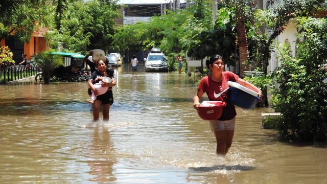 Piura: Empezó el éxodo en urbanización Ignacio Merino inundadada por las lluvias