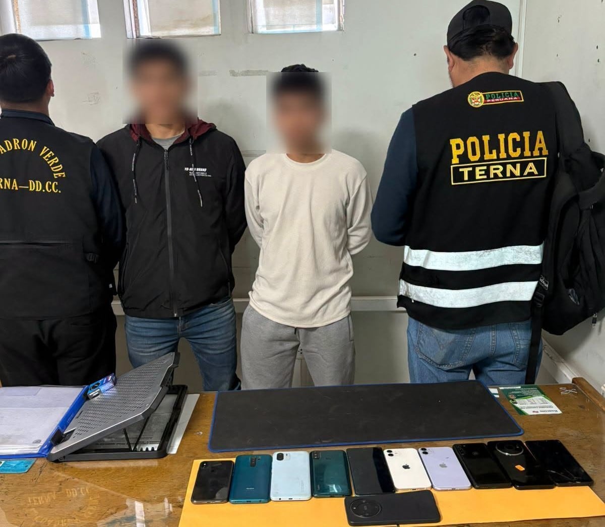 Banda dedicada a la presunta receptación de celulares en el distrito de Cerro Colorado. Foto: PNP.