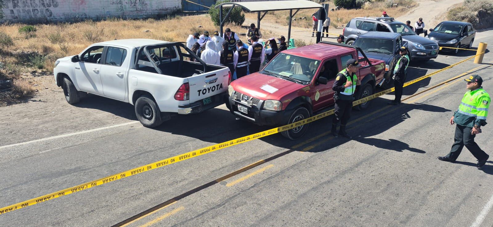 Mujer hallada sin vida en paradero, de ingreso a Chiguata. Foto: GEC.