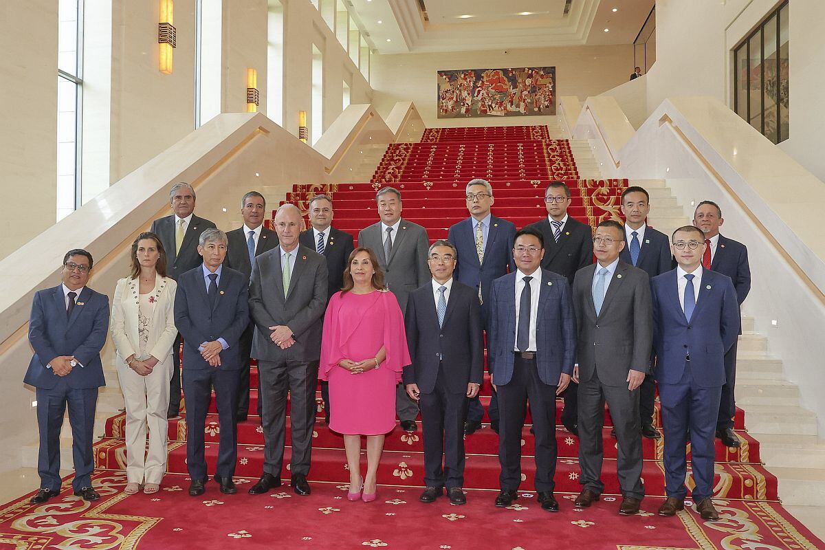Dina Boluarte y delegación peruana en China. (Foto: Presidencia)